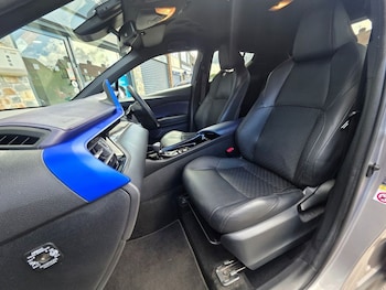 Used Toyota C-HR 2018 for sale - 79454817: Photo