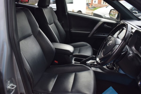 Used Toyota RAV4 2017 for sale - 74434646: Photo 10