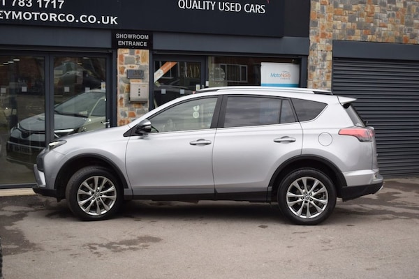 Used Toyota RAV4 2017 for sale - 74434646: Photo 42