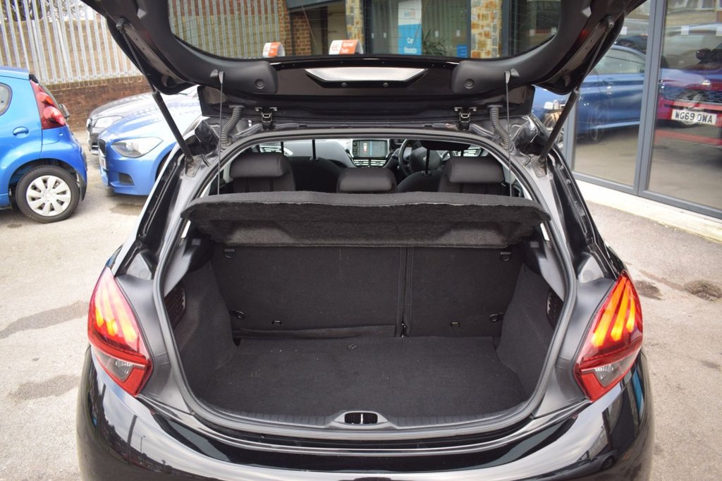 Used Peugeot 208 2018 for sale - 77436537: Photo 36