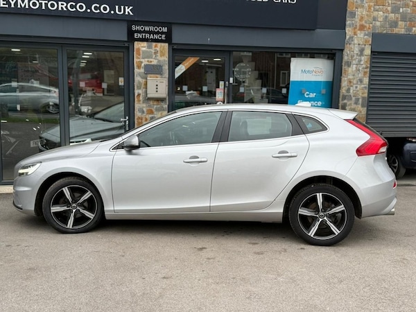 Used Volvo V40 2017 for sale - 74460422: Photo 2