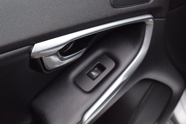 Used Volvo V40 2017 for sale - 74460422: Photo 46