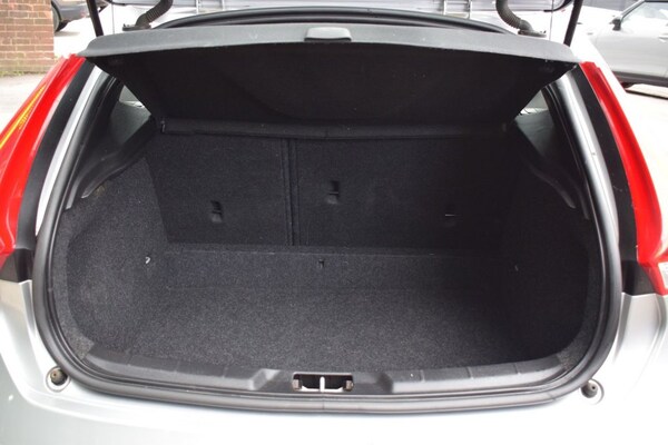 Used Volvo V40 2017 for sale - 74460422: Photo 48