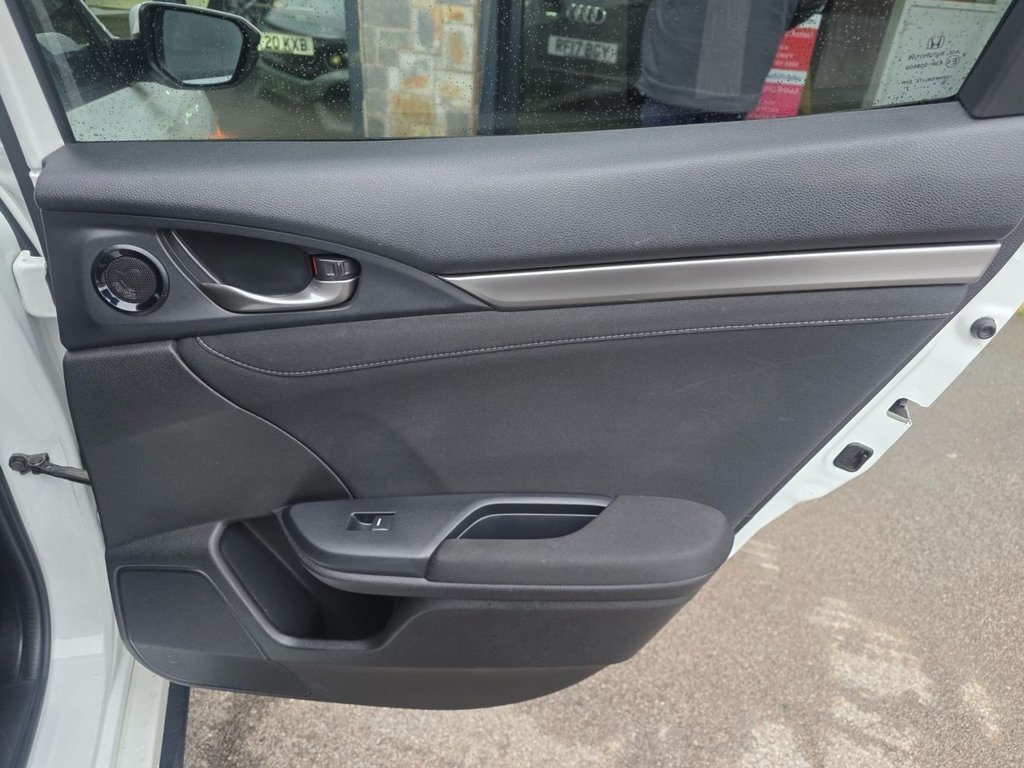 Used Honda Civic 2017 for sale - 77798310: Photo 42