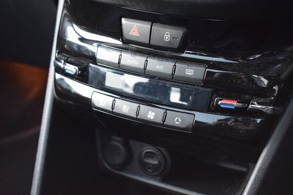 Used Peugeot 2008 2018 for sale - 74048580: Photo 30