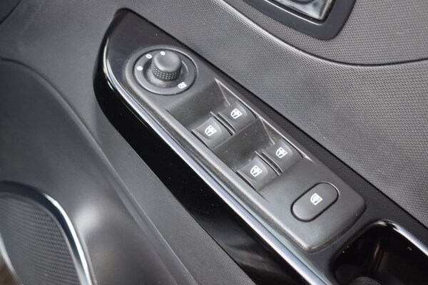 Used Renault Captur 2015 for sale - 76147778: Photo 32
