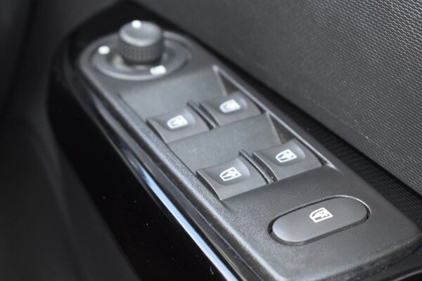 Used Renault Captur 2015 for sale - 76147778: Photo 36