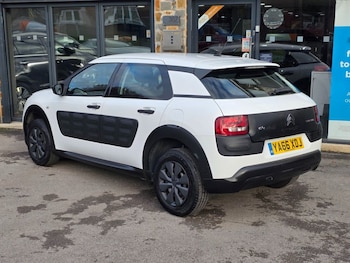 Used Citroen C4 Cactus 2017 for sale - 76520437: Photo