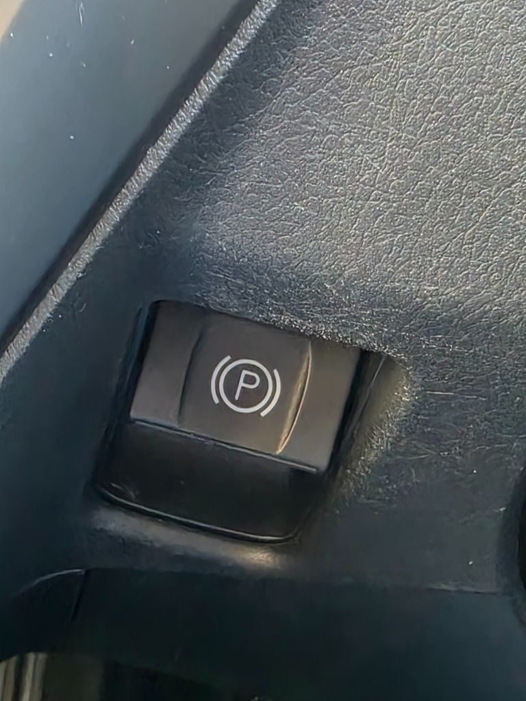 Used Toyota Avensis 2015 for sale - 76731240: Photo 27