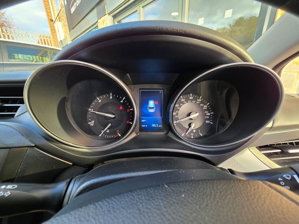 Used Toyota Avensis 2015 for sale - 76731240: Photo 33