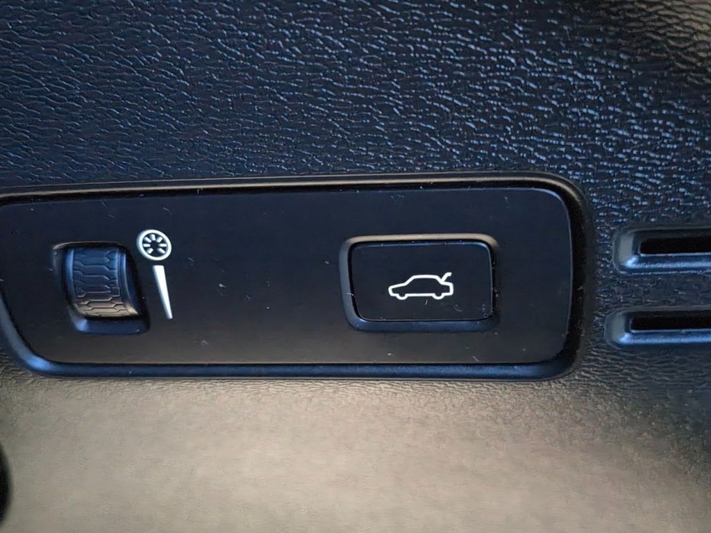 Used Volvo XC40 2020 for sale - 77328154: Photo 45