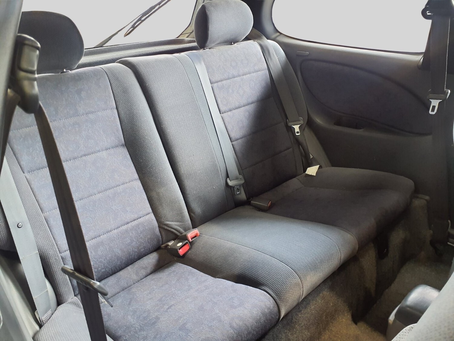 Used Toyota Corolla 2001 for sale - 77981923: Photo 6