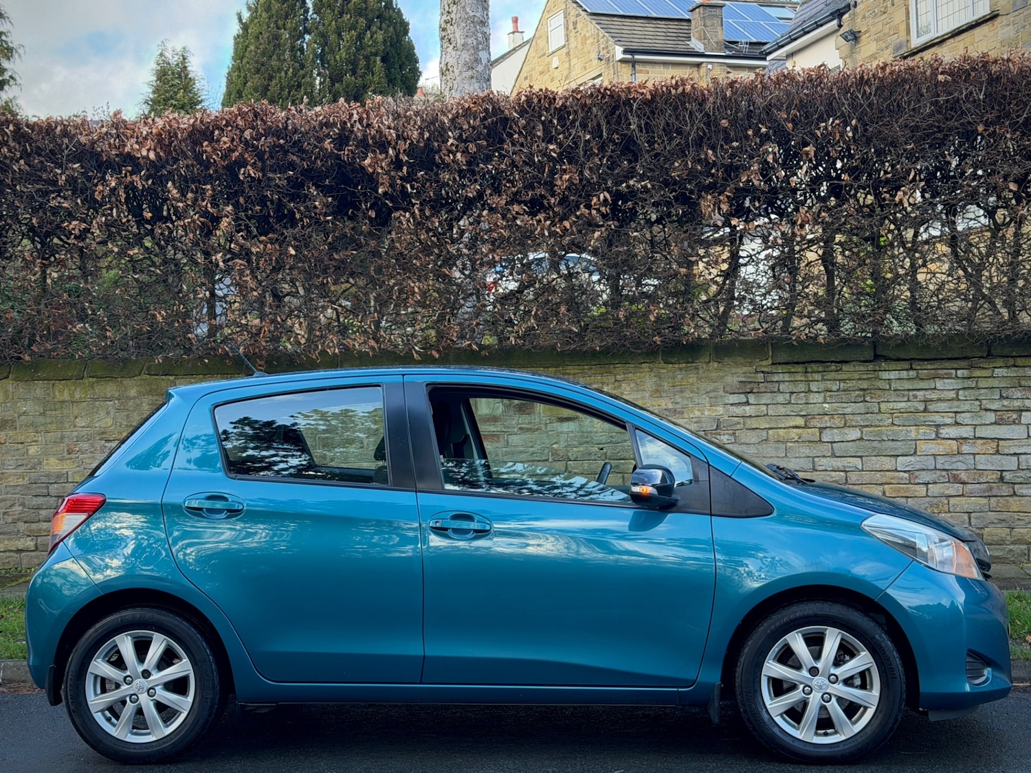 Used Toyota Yaris 2011 for sale - 78122568: Photo 2