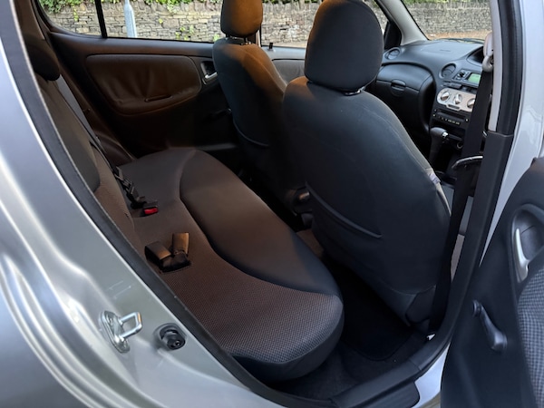 Used Toyota Yaris 2004 for sale - 75527310: Photo 10