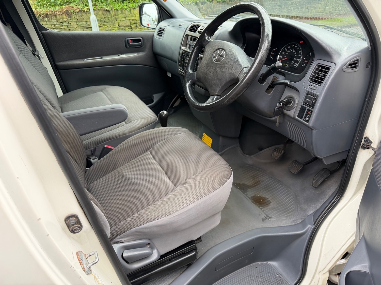 Used Toyota HiAce 2010 for sale - 77548679: Photo 9