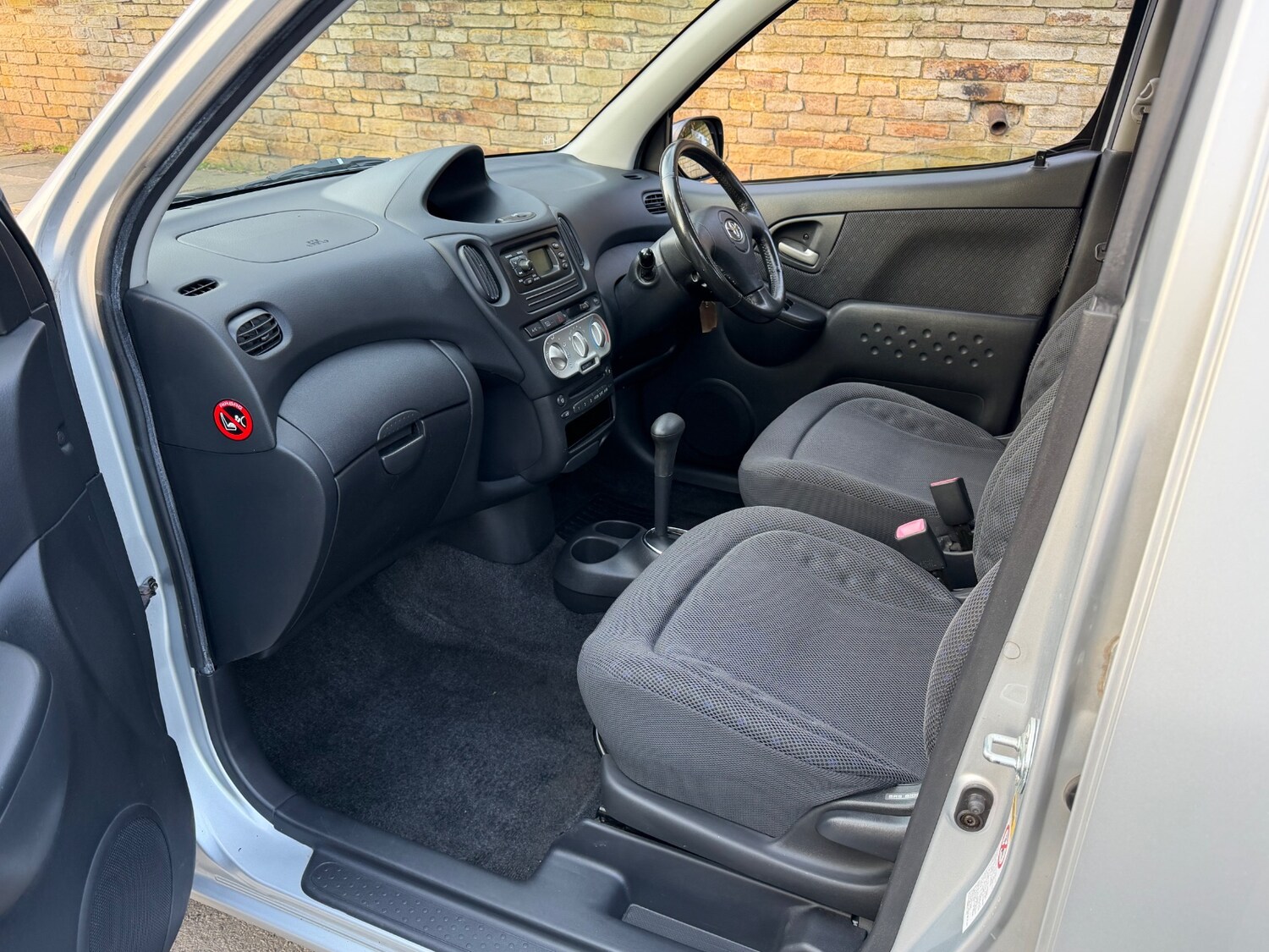 Used Toyota Yaris Verso 2003 for sale - 77918203: Photo 8