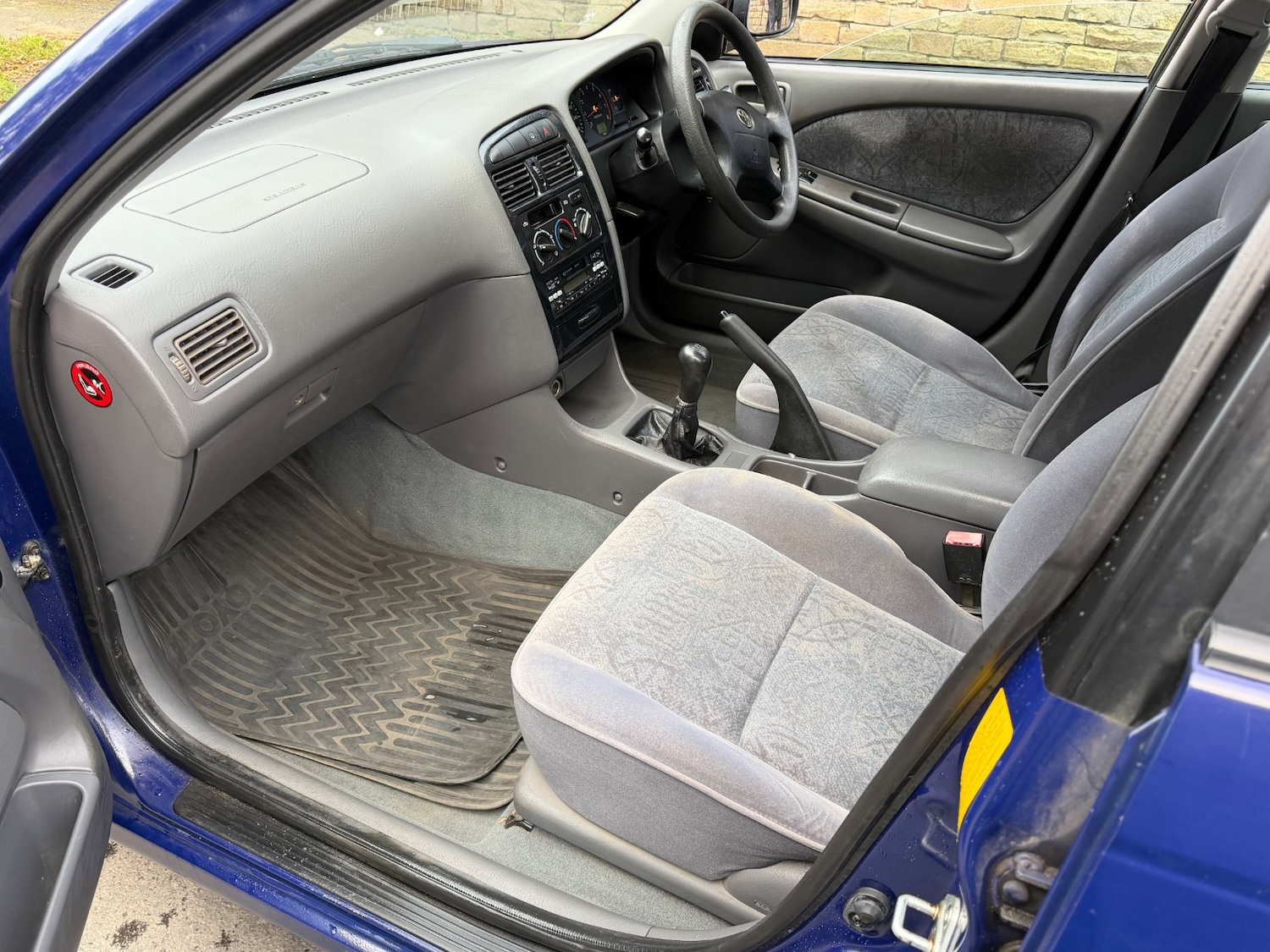 Used Toyota Avensis 2000 for sale - 77062073: Photo 11