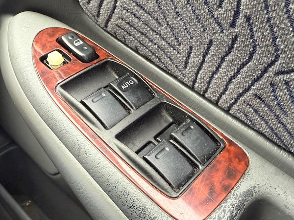 Used Toyota Avensis 1998 for sale - 74126757: Photo 19