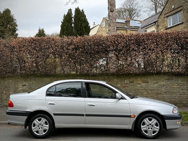 Used Toyota Avensis 1998 for sale - 74126757: Photo 2