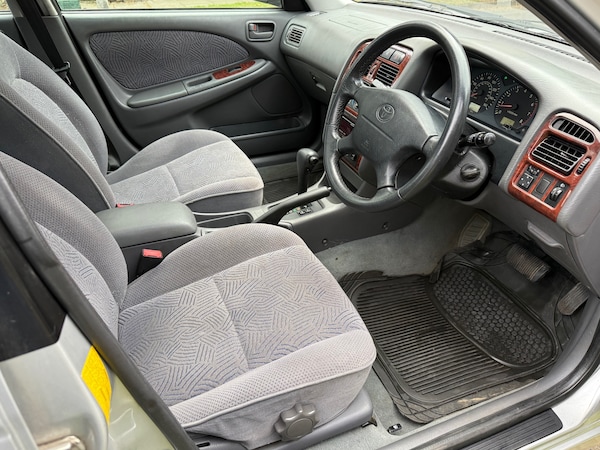 Used Toyota Avensis 1998 for sale - 74126757: Photo 8