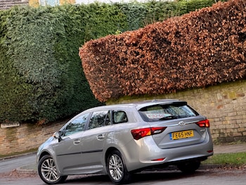 Used Toyota Avensis 2015 for sale - 76968622: Photo