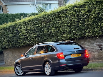 Used Skoda Superb 2014 for sale - 79037268: Photo