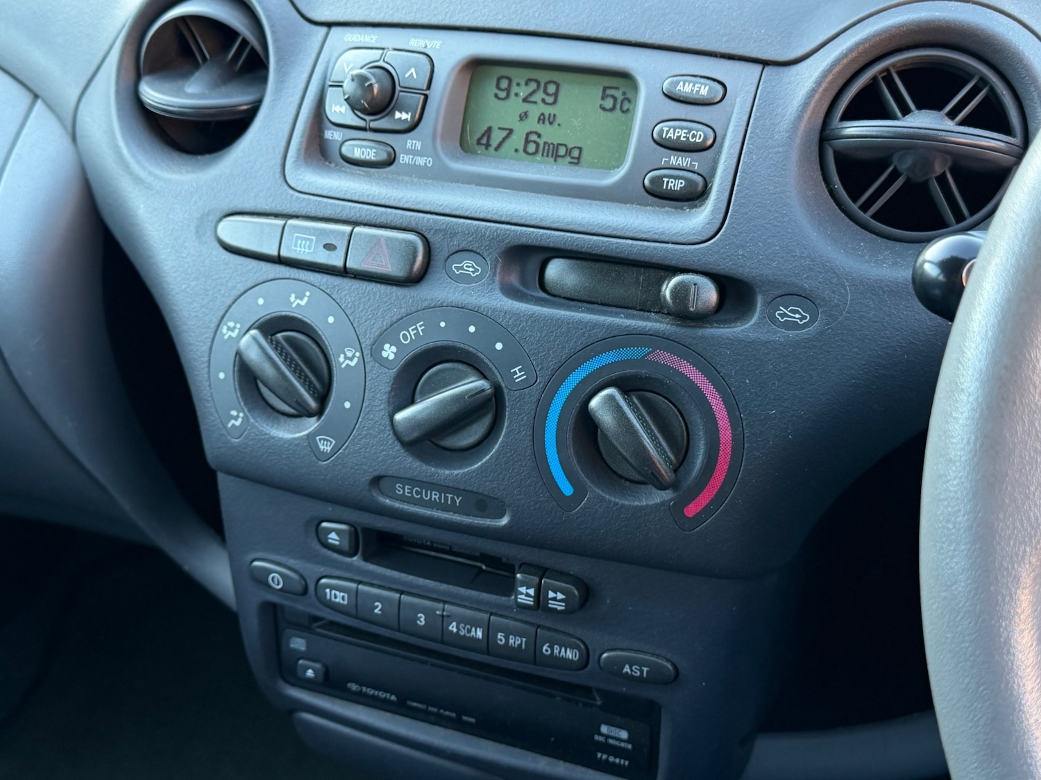 Used Toyota Yaris 2001 for sale - 76684467: Photo 12