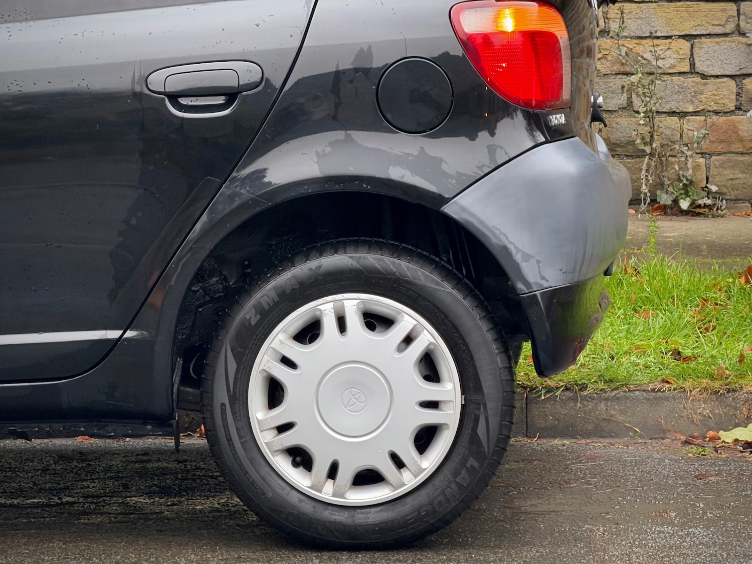 Used Toyota Yaris 2001 for sale - 76684467: Photo 15