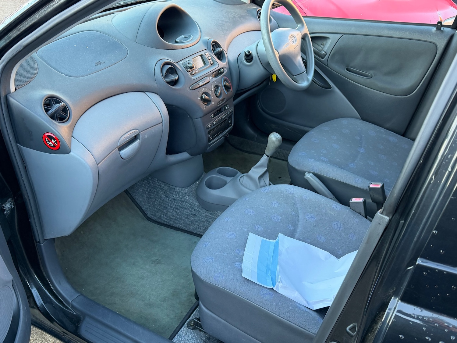 Used Toyota Yaris 2001 for sale - 76684467: Photo 6