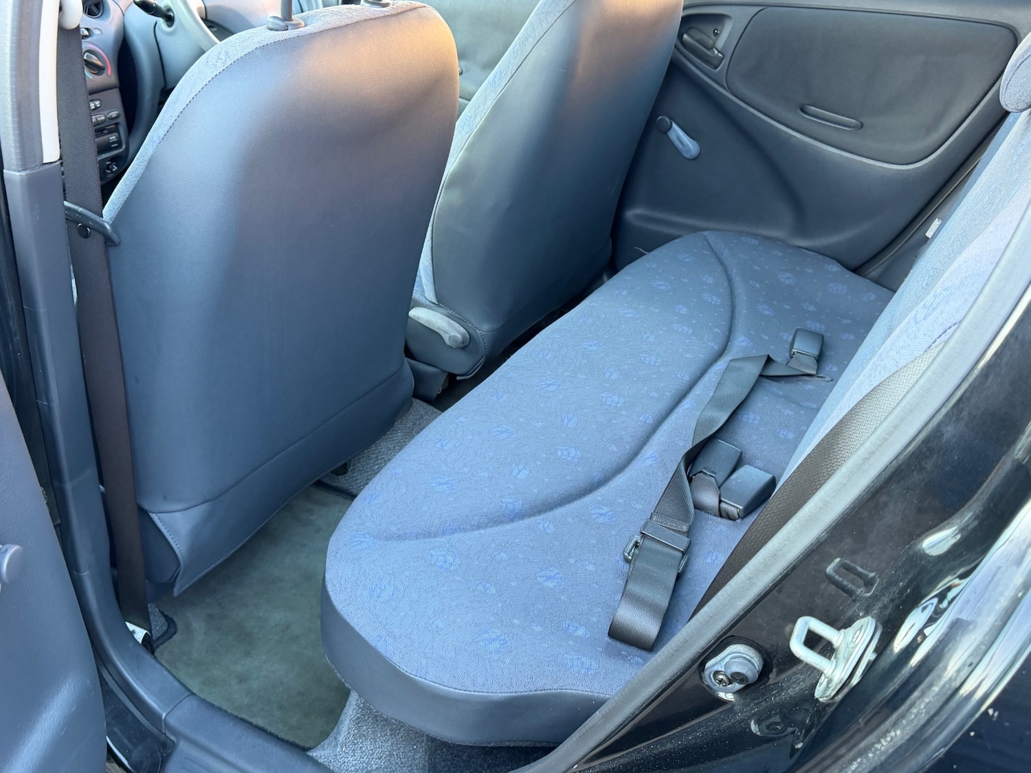 Used Toyota Yaris 2001 for sale - 76684467: Photo 7