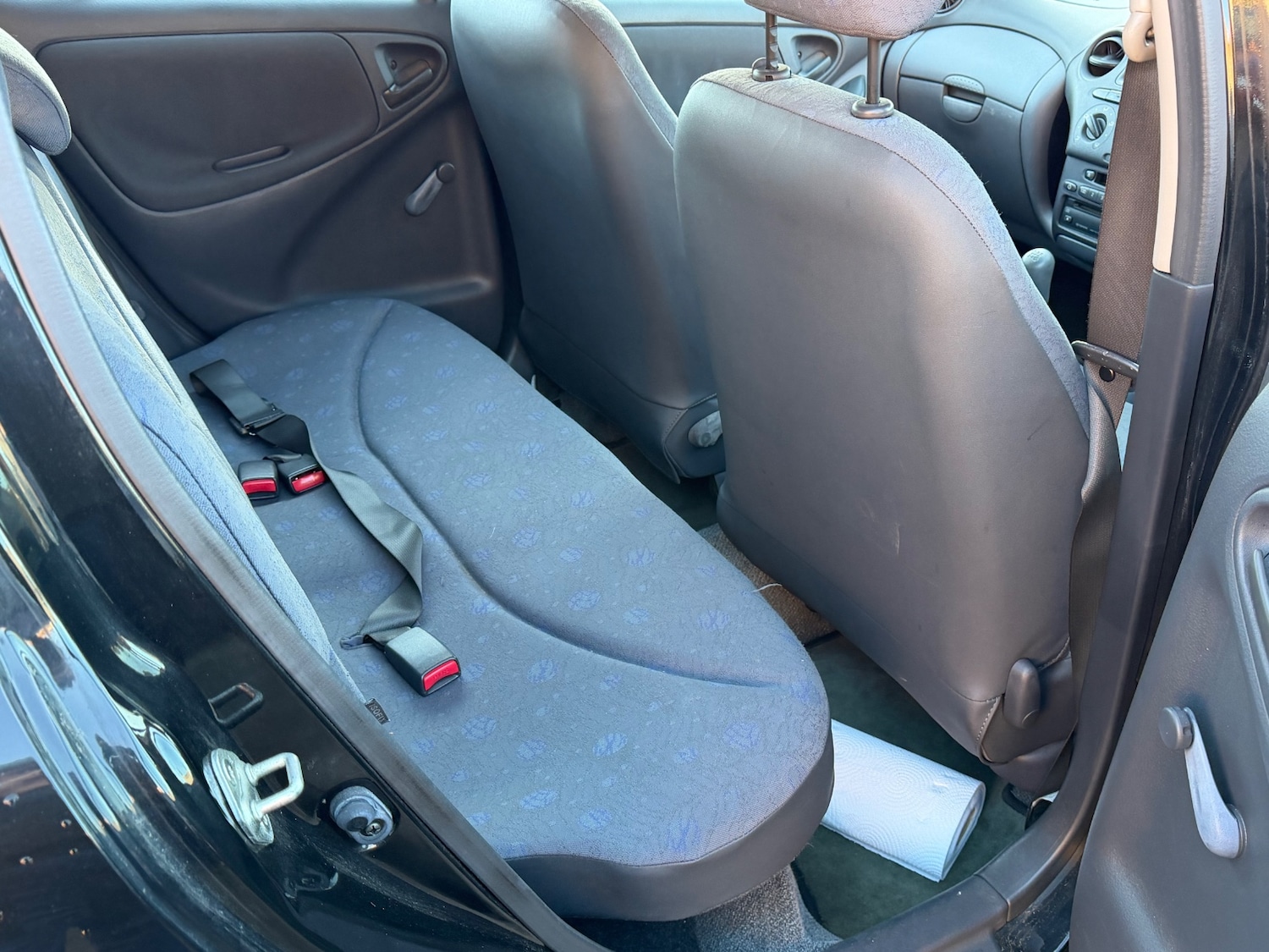 Used Toyota Yaris 2001 for sale - 76684467: Photo 8