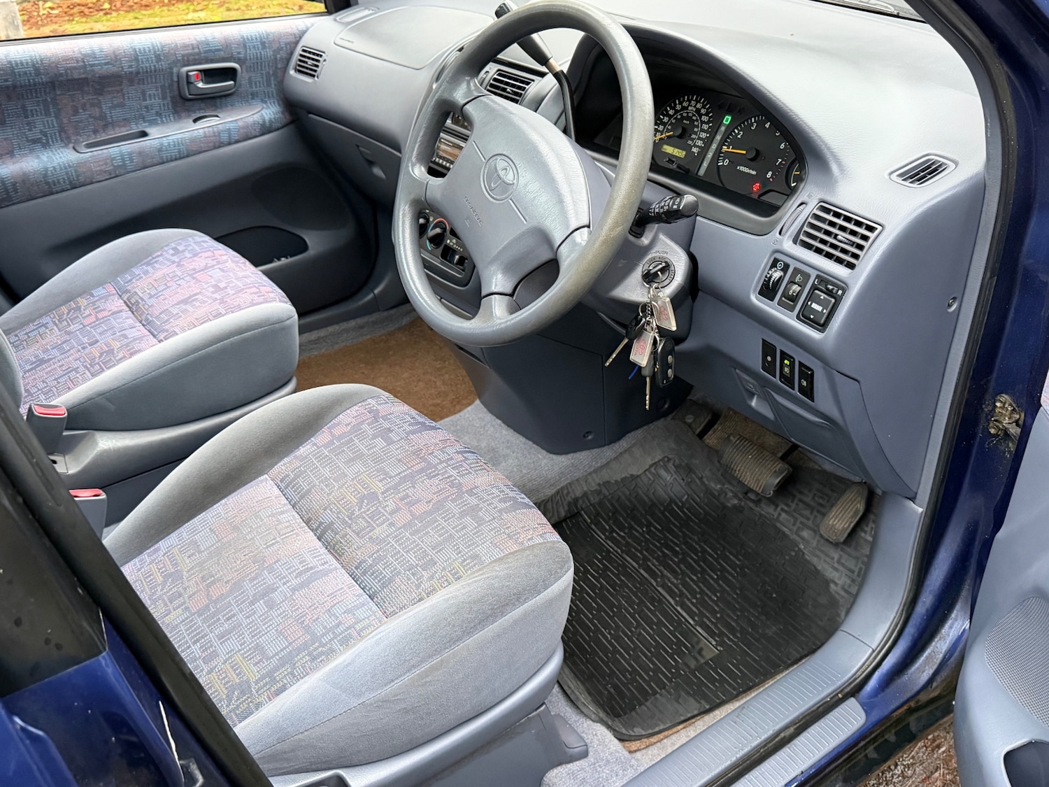 Used Toyota Picnic 1998 for sale - 76534100: Photo 12