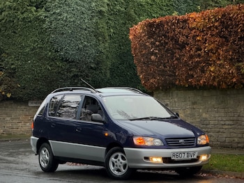 Used Toyota Picnic 1998 for sale - 76534100: Photo