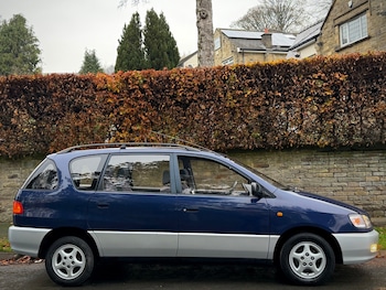 Used Toyota Picnic 1998 for sale - 76534100: Photo