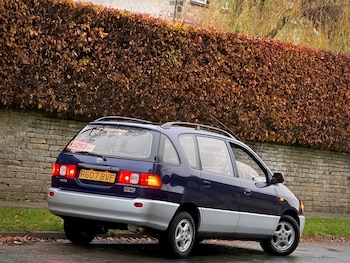 Used Toyota Picnic 1998 for sale - 76534100: Photo