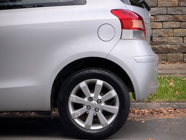 Used Toyota Yaris 2011 for sale - 76145753: Photo 17