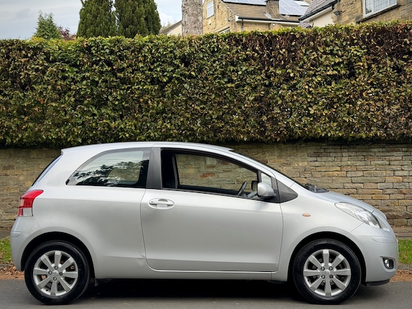 Used Toyota Yaris 2011 for sale - 76145753: Photo 2