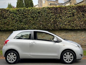 Used Toyota Yaris 2011 for sale - 76145753: Photo 2