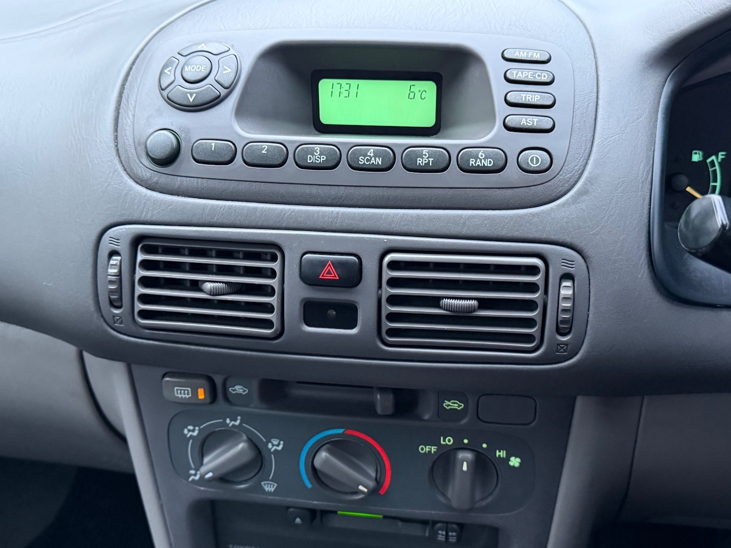 Used Toyota Corolla 2001 for sale - 77245071: Photo 14