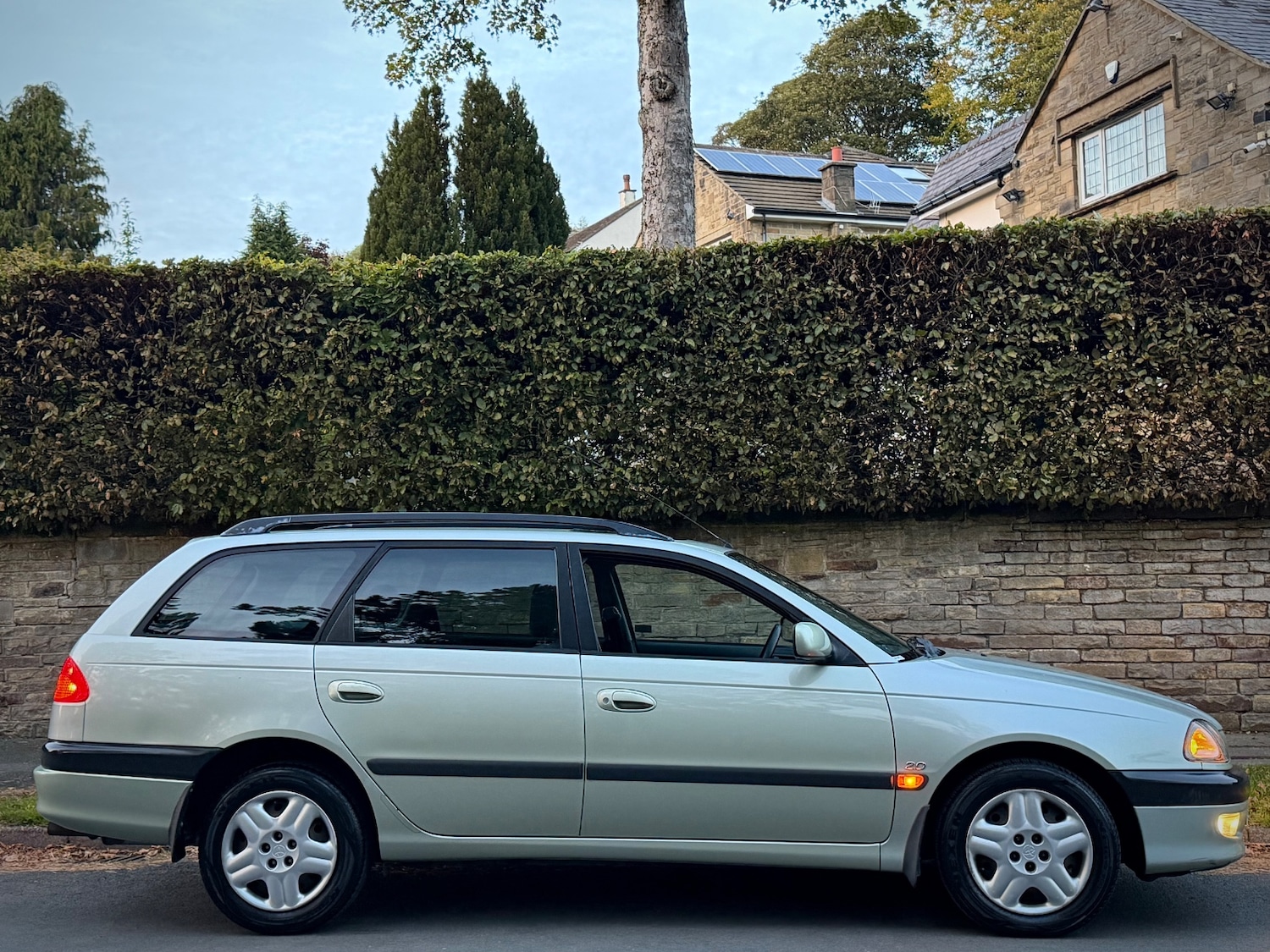 Used Toyota Avensis 1999 for sale - 76107588: Photo 2