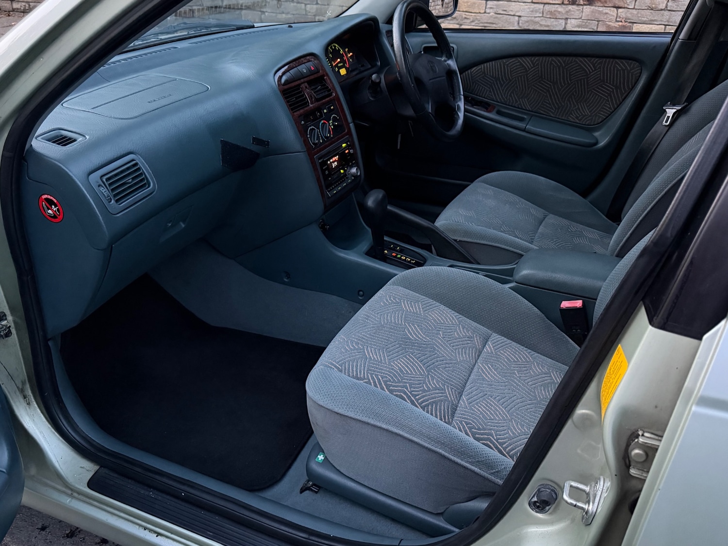 Used Toyota Avensis 1999 for sale - 76107588: Photo 8