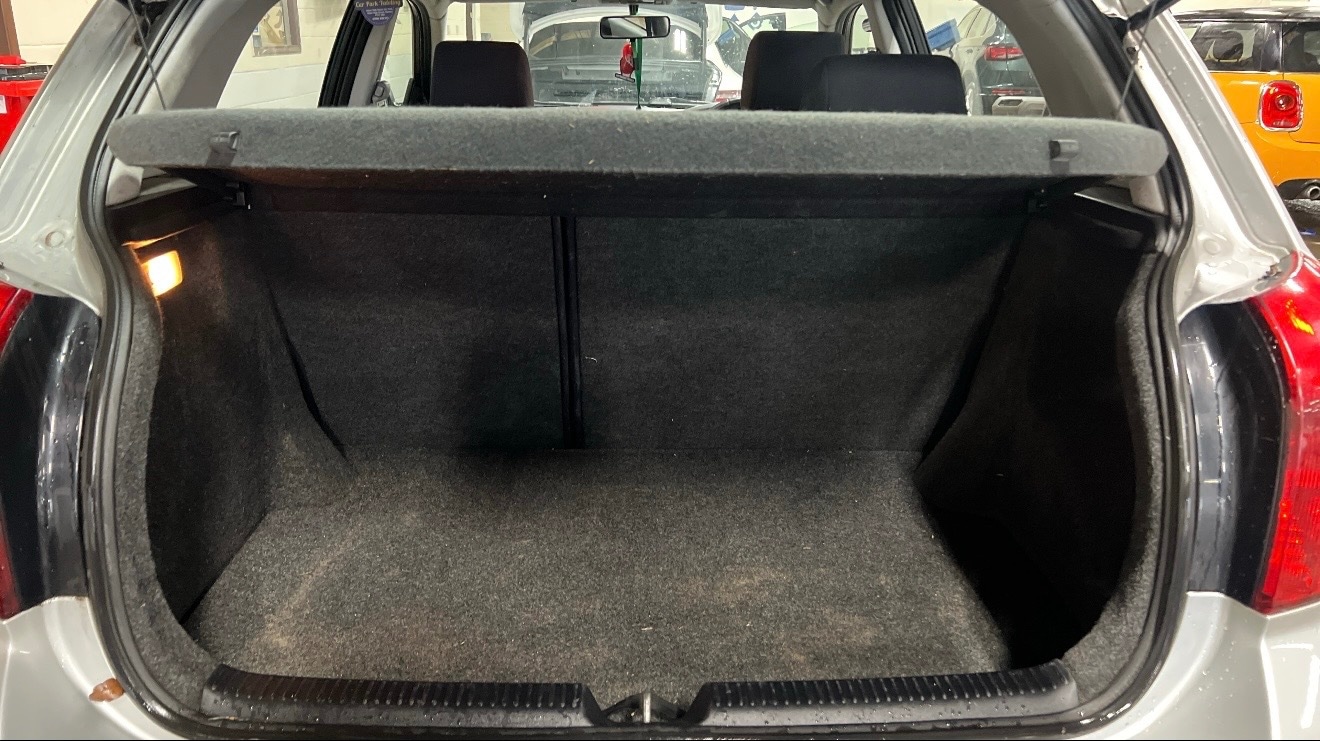 Used Toyota Corolla 2003 for sale - 76712243: Photo 9