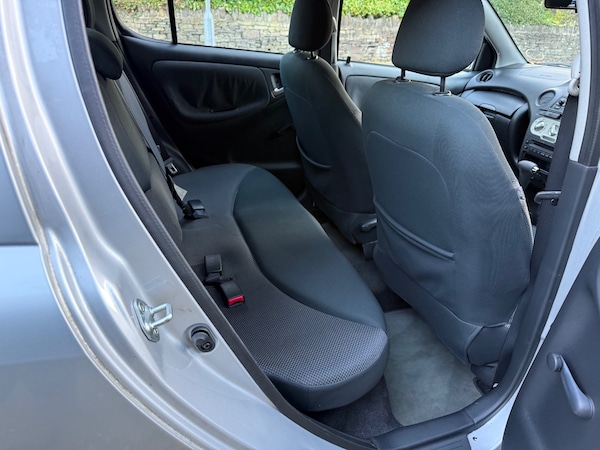 Used Toyota Yaris 2003 for sale - 75723304: Photo 9