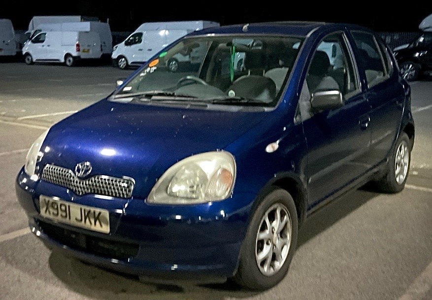 Used Toyota Yaris 2000 for sale - 77084304: Photo 2