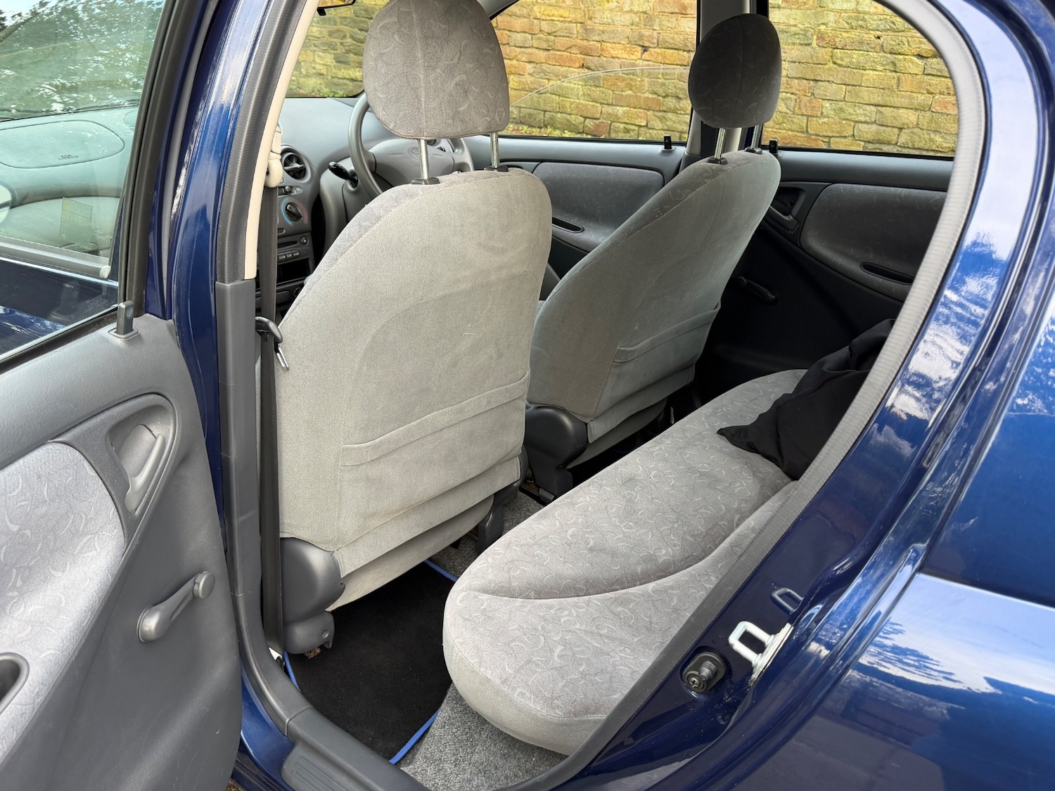 Used Toyota Yaris 2000 for sale - 77084304: Photo 9