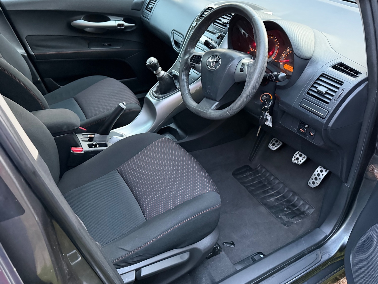 Used Toyota Auris 2010 for sale - 76107590: Photo 8