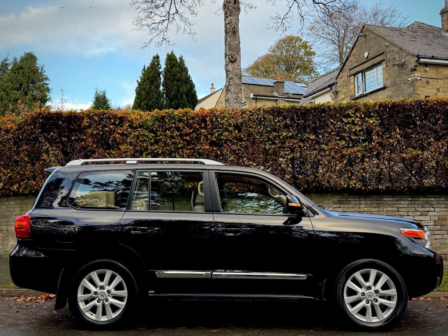 Used Toyota Land Cruiser 2013 for sale - 76444464: Photo 2