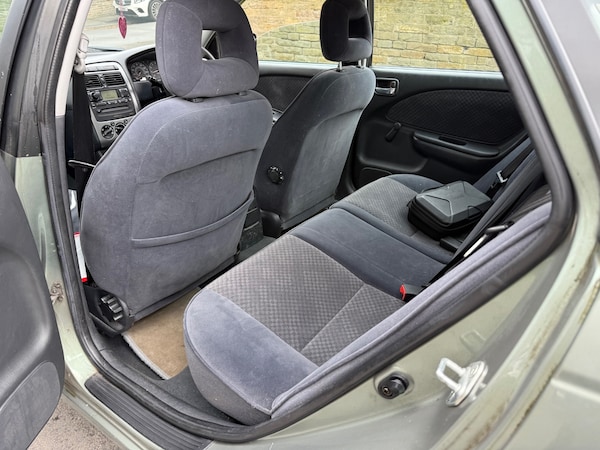 Used Toyota Avensis 2003 for sale - 74412319: Photo 9