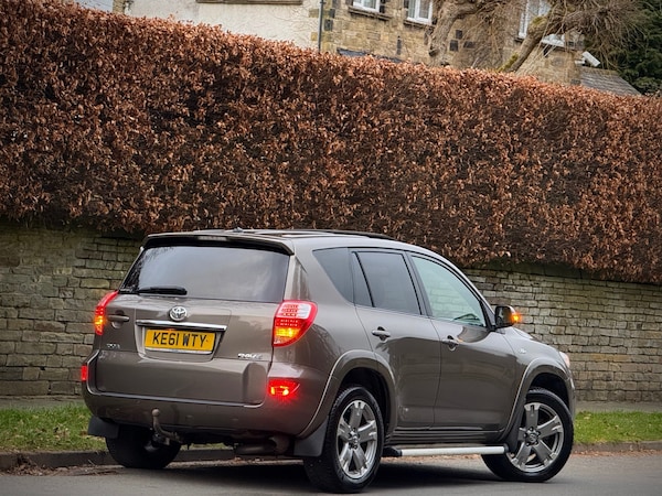 Used Toyota RAV4 2017 for sale - 73921017: Photo 3
