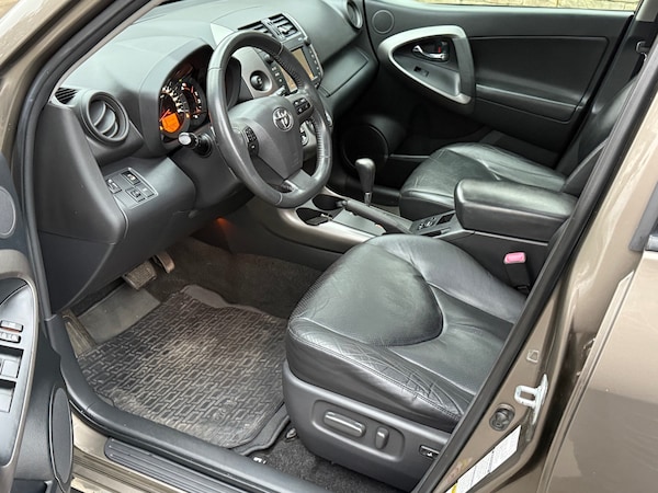 Used Toyota RAV4 2017 for sale - 73921017: Photo 7